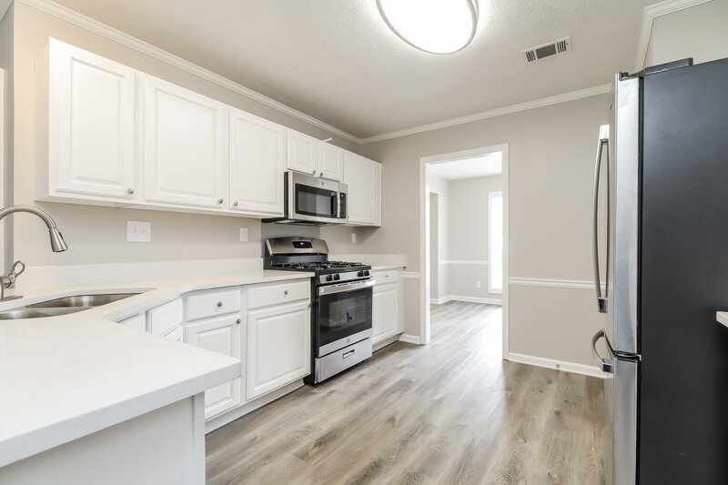 2,350/Mo, 632 Pennybrook Ln Stone Mountain, GA 30087 Kitchen View
