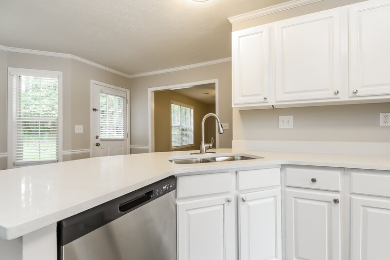 2,350/Mo, 632 Pennybrook Ln Stone Mountain, GA 30087 Kitchen View 2
