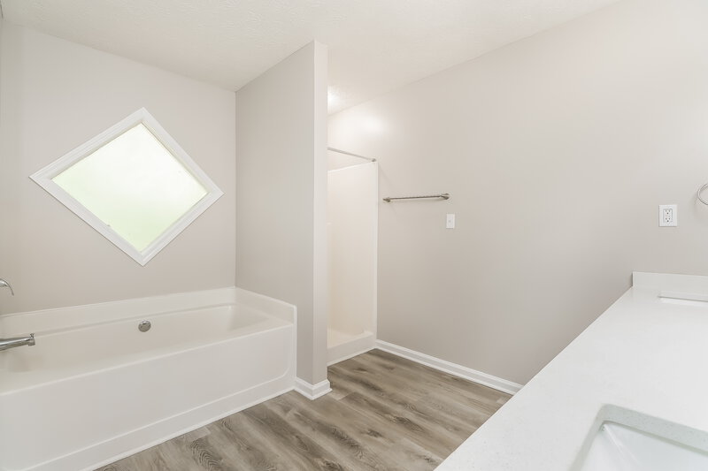 2,350/Mo, 632 Pennybrook Ln Stone Mountain, GA 30087 Main Bathroom View