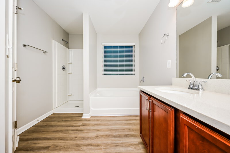 1,990/Mo, 15 Betty Ann Ln Covington, GA 30016 Main Bathroom View