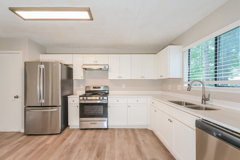2,250/Mo, 3824 Princess Ct Lawrenceville, GA 30044 Kitchen View