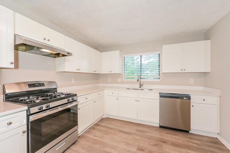 2,250/Mo, 3824 Princess Ct Lawrenceville, GA 30044 Kitchen View 2