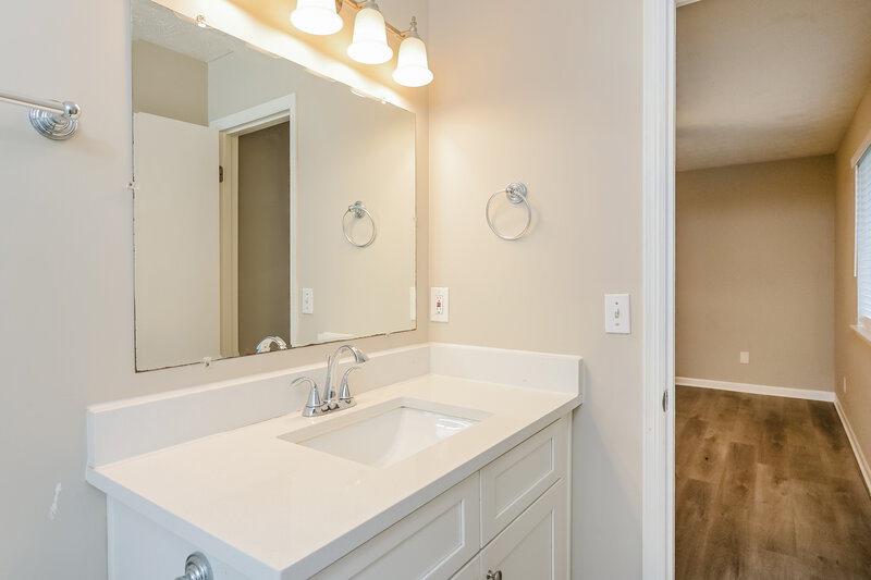 2,250/Mo, 3824 Princess Ct Lawrenceville, GA 30044 Main Bathroom View