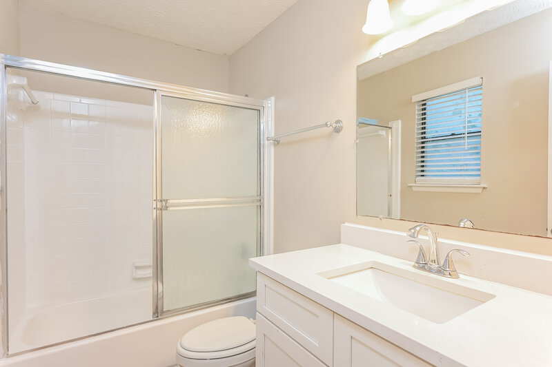2,250/Mo, 3824 Princess Ct Lawrenceville, GA 30044 Main Bathroom View 2