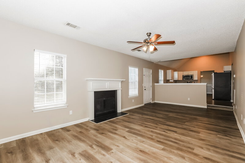 2,215/Mo, 922 Tara Bnd Hampton, GA 30228 Living Room View 2