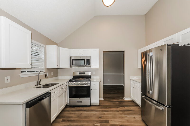 2,215/Mo, 922 Tara Bnd Hampton, GA 30228 Kitchen View