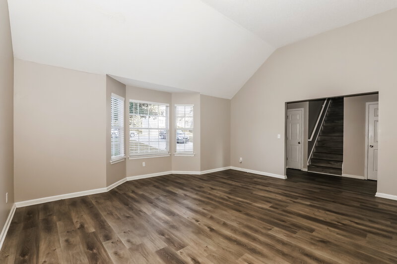 2,215/Mo, 922 Tara Bnd Hampton, GA 30228 Family Room View 2