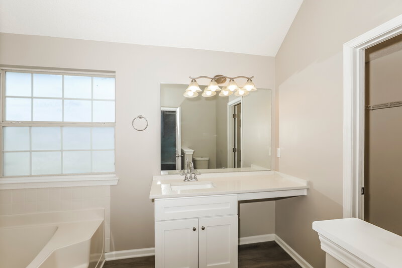 2,215/Mo, 922 Tara Bnd Hampton, GA 30228 Main Bathroom View