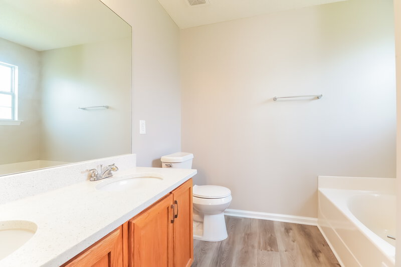 2,300/Mo, 3510 Kellys Court Ellenwood, GA 30294 Main Bathroom View