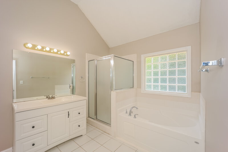 2,145/Mo, 10769 Misty Meadows Ct Hampton, GA 30228 Main Bathroom View