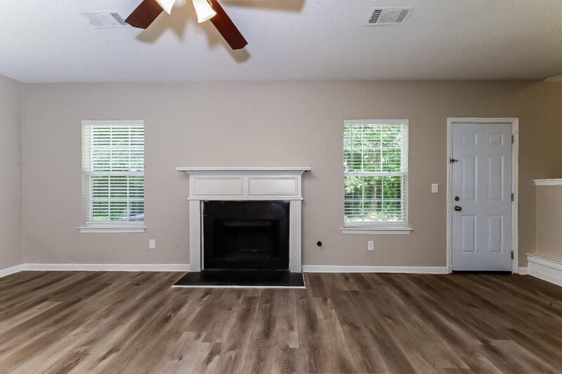 2,190/Mo, 1652 Deer Crossing Pt Jonesboro, GA 30236 Living Room View