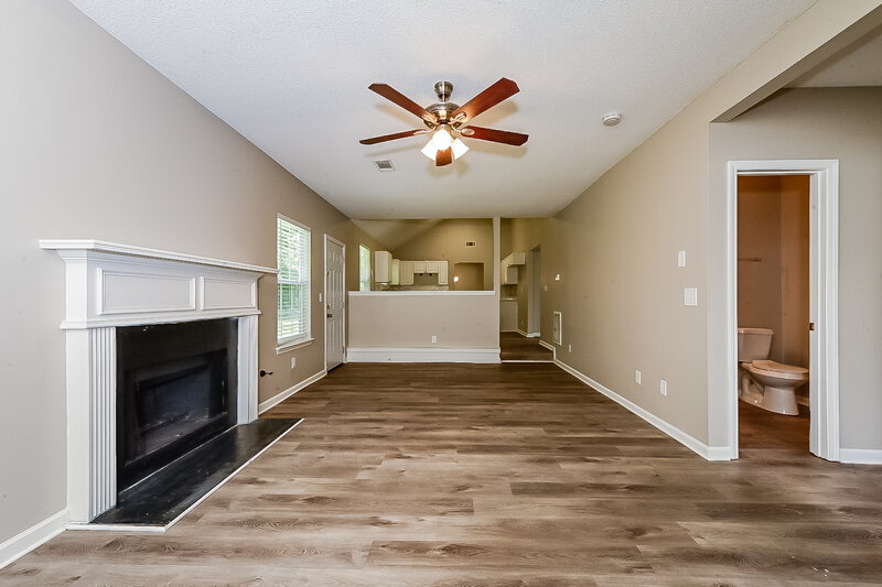 2,190/Mo, 1652 Deer Crossing Pt Jonesboro, GA 30236 Living Room View 2