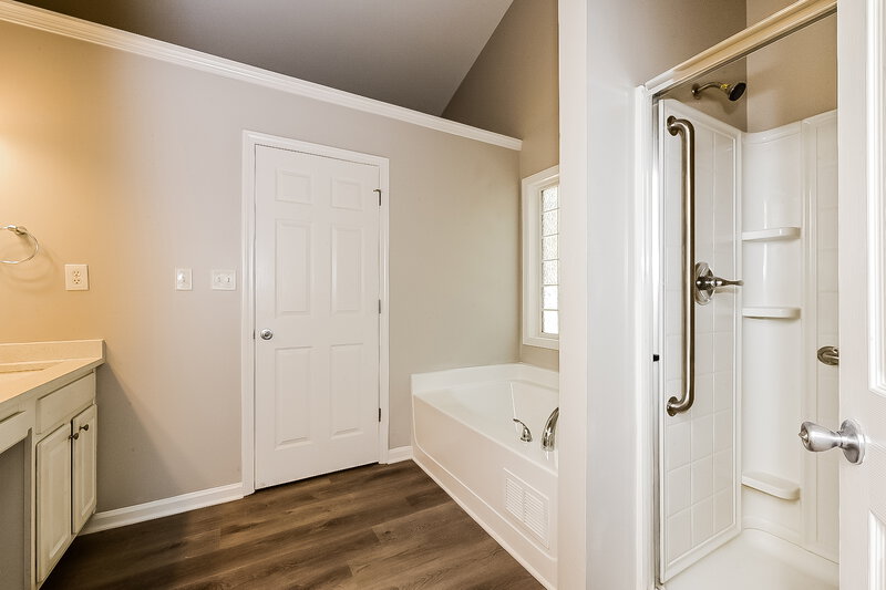 2,105/Mo, 433 Eglington Trl Locust Grove, GA 30248 Main Bathroom View 2