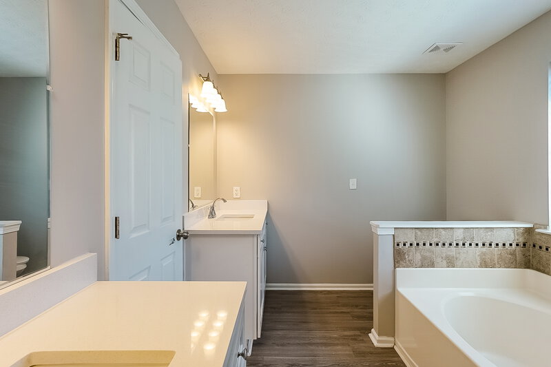 2,000/Mo, 7092 Shenandoah Trl Austell, GA 30168 Main Bathroom View 2