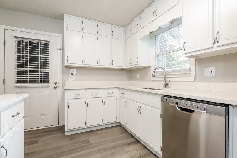 1,715/Mo, 1609 Sugar Plum Dr SW Conyers, GA 30094 Kitchen View