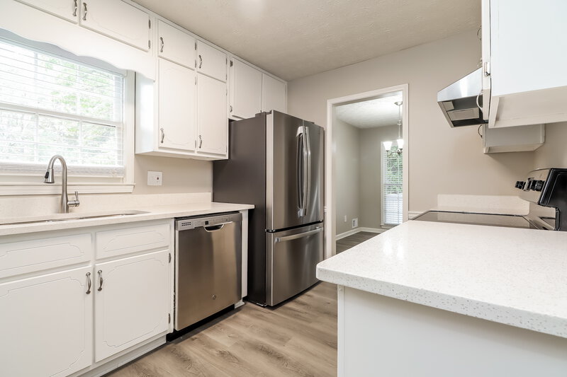 1,715/Mo, 1609 Sugar Plum Dr SW Conyers, GA 30094 Kitchen View 2