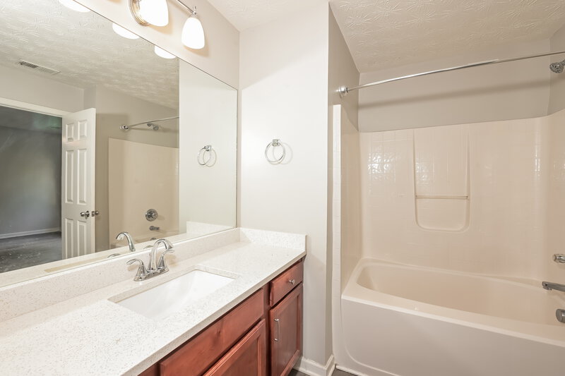 1,805/Mo, 418 Double Creek Dr Lawrenceville, GA 30045 Main Bathroom View
