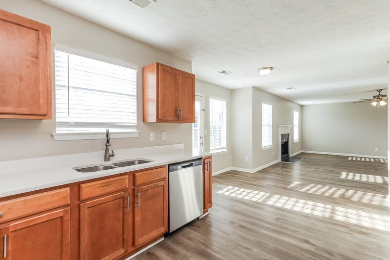 1,885/Mo, 1035 Saint Augustine Pkwy Locust Grove, GA 30248 Kitchen View 2