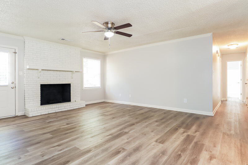 2,180/Mo, 1428 Hillside Pl SE Conyers, GA 30094 Living Room View 2