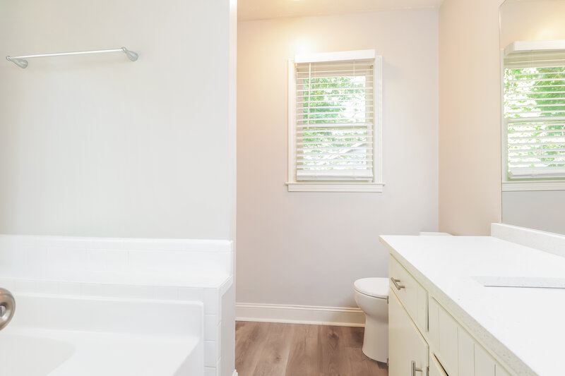 2,180/Mo, 1428 Hillside Pl SE Conyers, GA 30094 Main Bathroom View 2