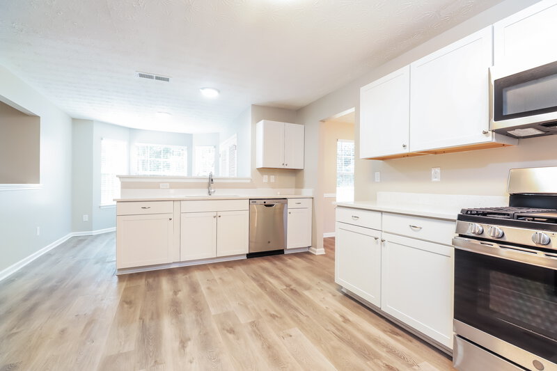 2,150/Mo, 1085 Ivey Ln McDonough, GA 30253 Kitchen View 2