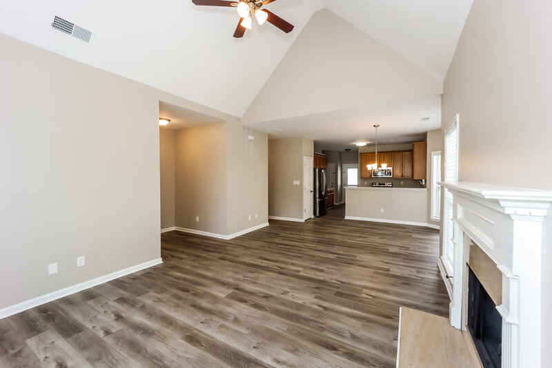 2,110/Mo, 109 High Point North Dr Newnan, GA 30265 Living Room View 2