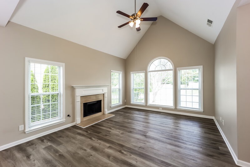 2,110/Mo, 109 High Point North Dr Newnan, GA 30265 Living Room View 3