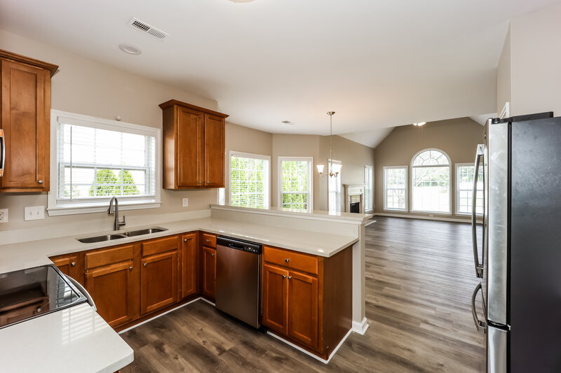 2,110/Mo, 109 High Point North Dr Newnan, GA 30265 Kitchen View 2
