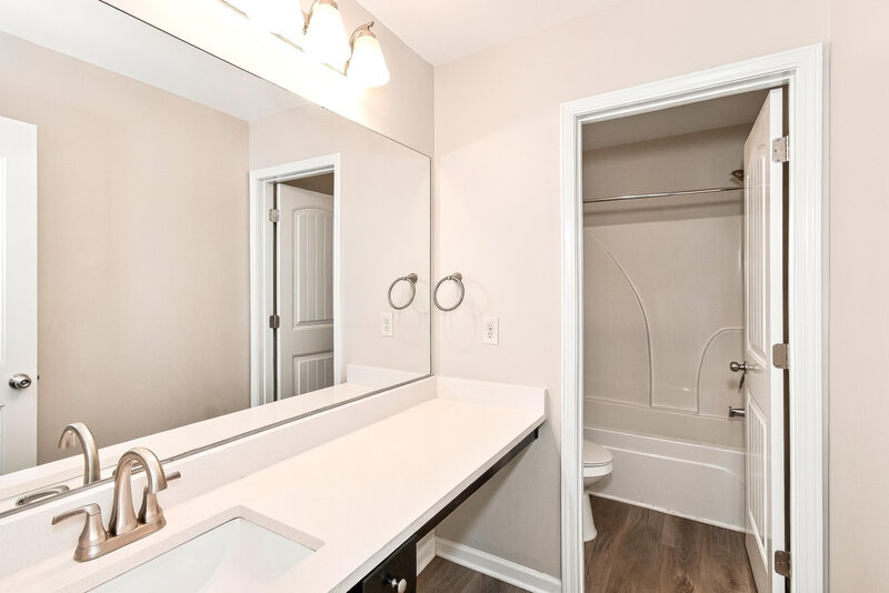 1,975/Mo, 11 Samuel Way NW Cartersville, GA 30121 Bathroom View