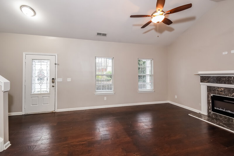 2,100/Mo, 2926 Yukon Trail Acworth, GA 30101 Living Room View 2