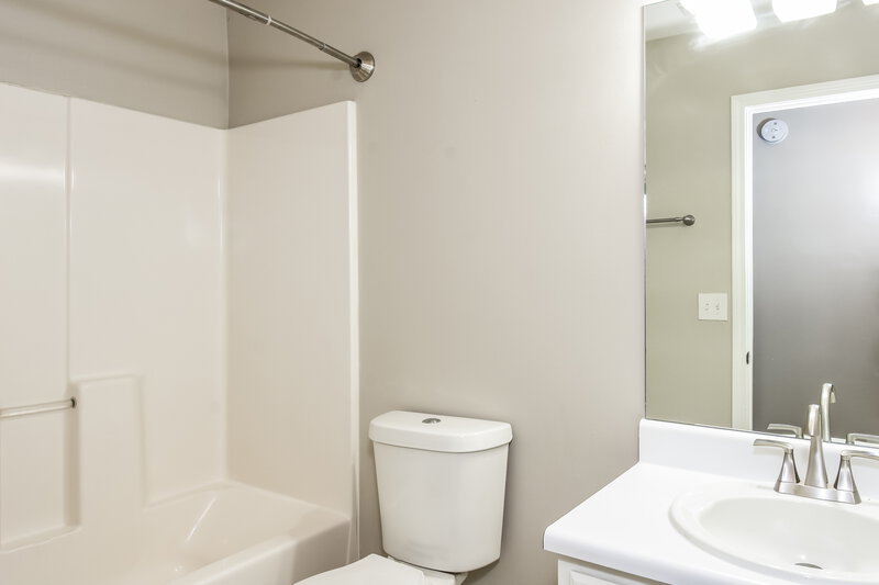 2,100/Mo, 2926 Yukon Trail Acworth, GA 30101 Bathroom View