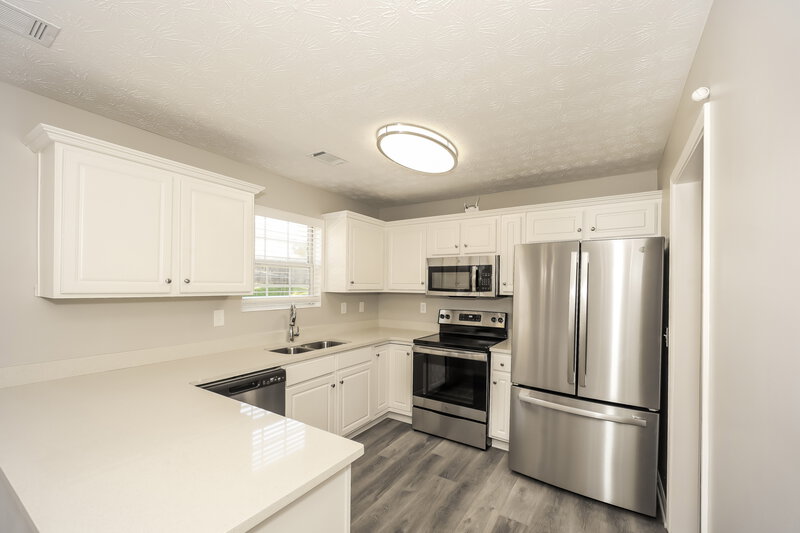 2,275/Mo, 3246 Lindas Cir SE Conyers, GA 30013 Kitchen View