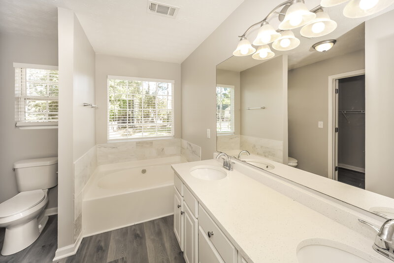 2,275/Mo, 3246 Lindas Cir SE Conyers, GA 30013 Main Bathroom View