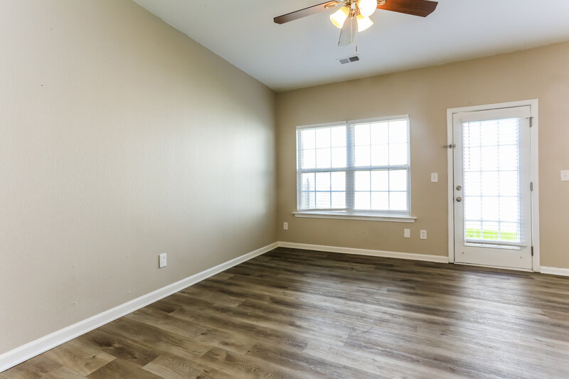1,890/Mo, 5079 Windsor Forrest Ln College Park, GA 30349 Living Room View