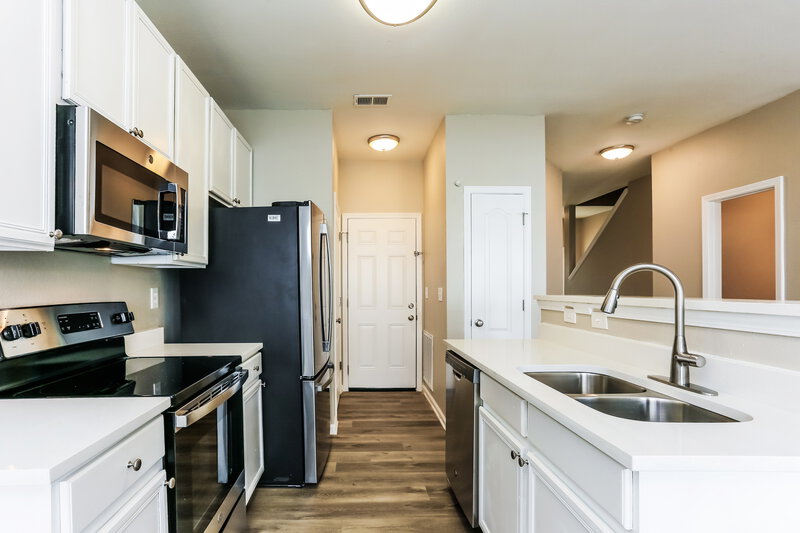 1,890/Mo, 5079 Windsor Forrest Ln College Park, GA 30349 Kitchen View