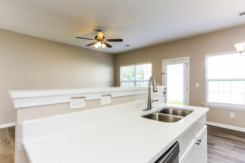 1,890/Mo, 5079 Windsor Forrest Ln College Park, GA 30349 Kitchen View 3