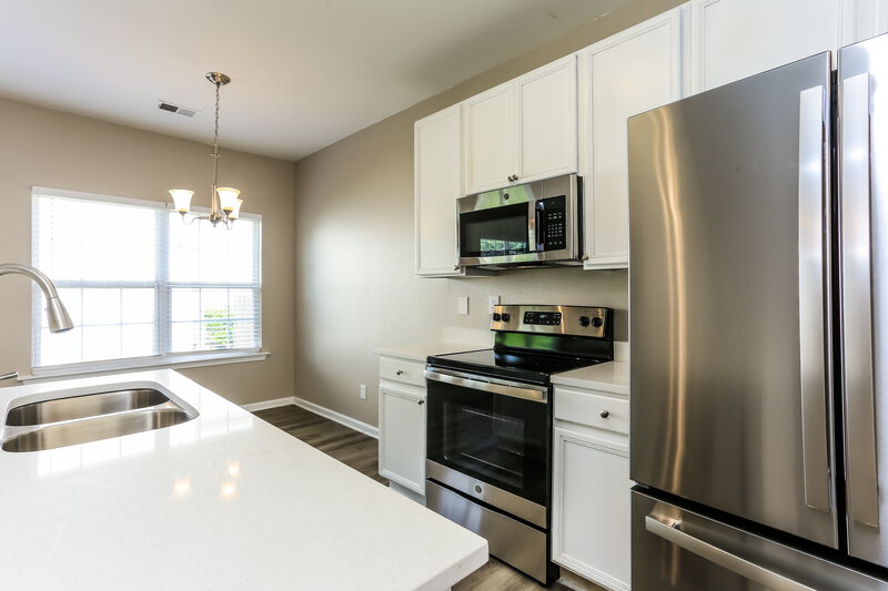 1,890/Mo, 5079 Windsor Forrest Ln College Park, GA 30349 Kitchen View 4