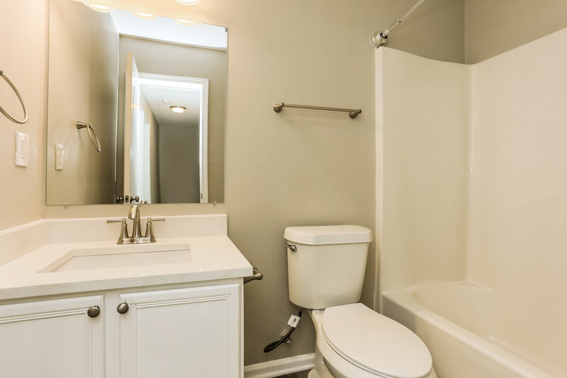 1,890/Mo, 5079 Windsor Forrest Ln College Park, GA 30349 Main Bathroom View 2