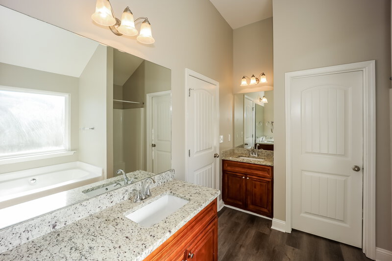 3,050/Mo, 5179 Howell Ct Morrow, GA 30260 Main Bathroom View
