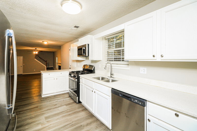 2,500/Mo, 852 Cascade Xing SW Atlanta, GA 30331 Kitchen View