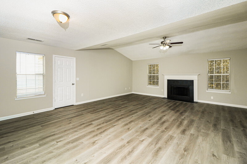 2,500/Mo, 852 Cascade Xing SW Atlanta, GA 30331 Main Bedroom View