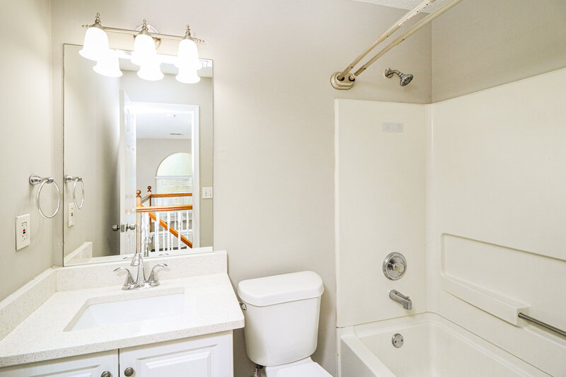 2,500/Mo, 852 Cascade Xing SW Atlanta, GA 30331 Bathroom View