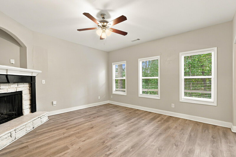 2,000/Mo, 1521 Lily Valley Dr Lawrenceville, GA 30045 Living Room View