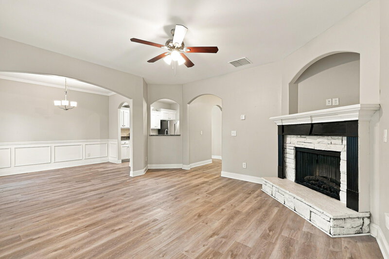 2,000/Mo, 1521 Lily Valley Dr Lawrenceville, GA 30045 Living Room View 2