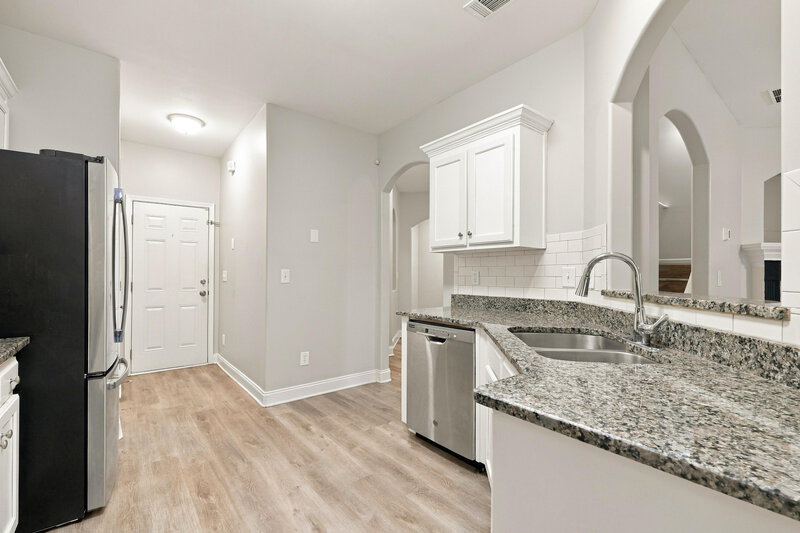 2,000/Mo, 1521 Lily Valley Dr Lawrenceville, GA 30045 Kitchen View