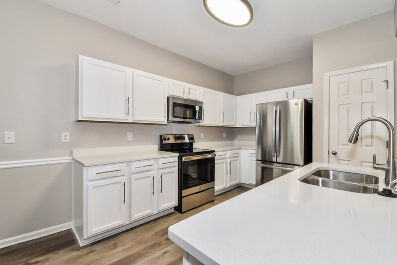 2,030/Mo, 5853 Little River Rd College Park, GA 30349 Kitchen View