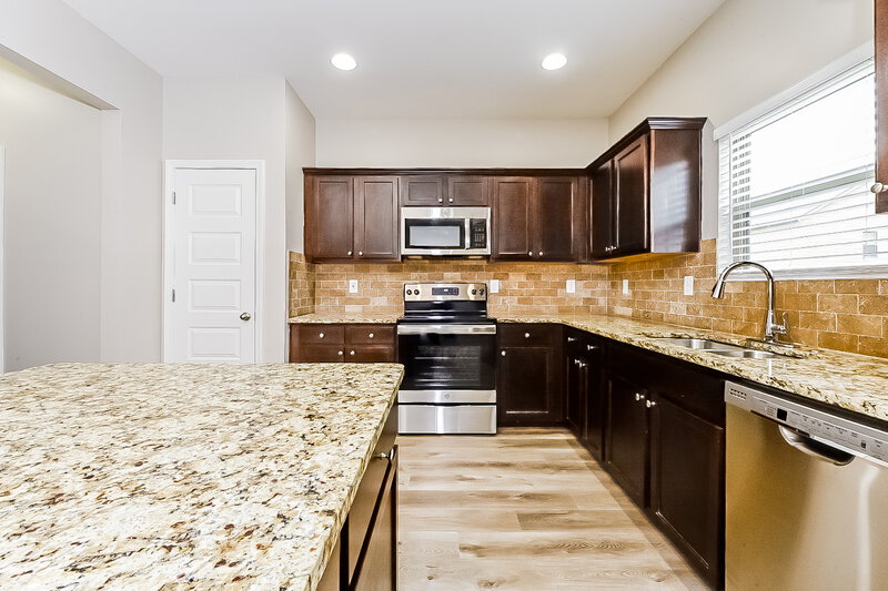 2,195/Mo, 11816 Lovejoy Crossing Blvd Hampton, GA 30228 Kitchen View