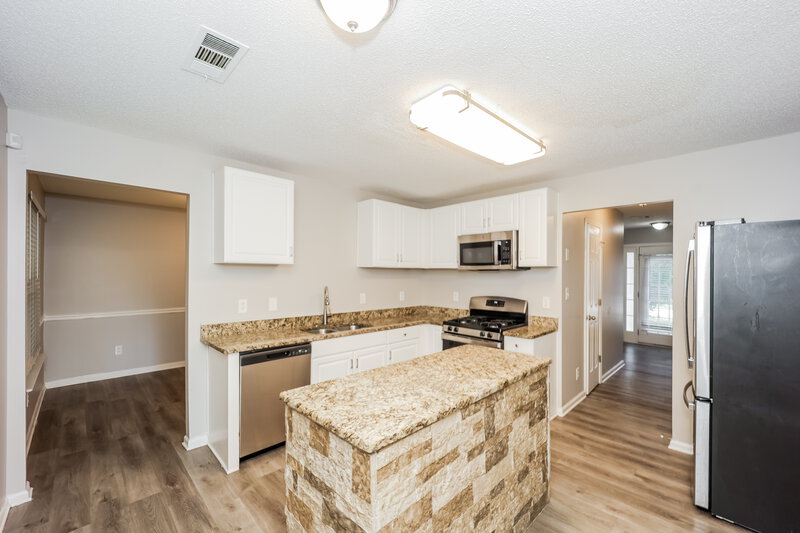 2,215/Mo, 2724 Live Oak Trl Atlanta, GA 30349 Kitchen View