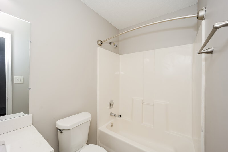 2,215/Mo, 2724 Live Oak Trl Atlanta, GA 30349 Bathroom View