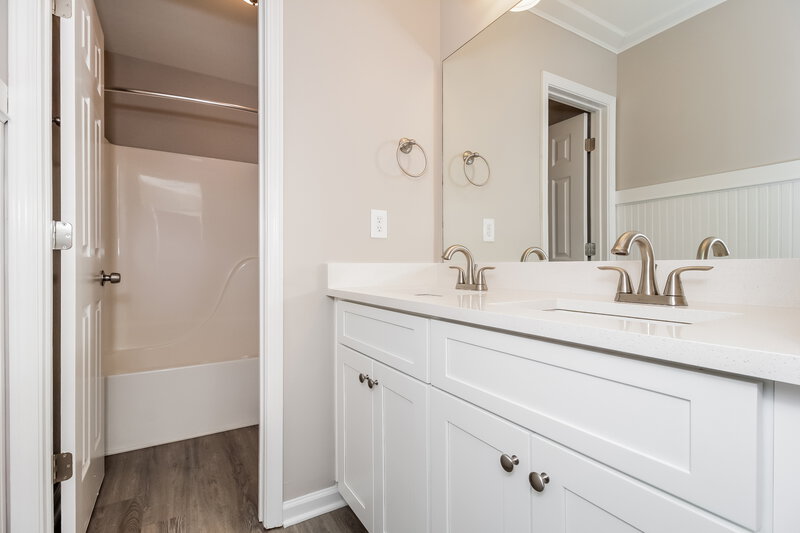 2,440/Mo, 5639 Waldens Farm Dr Powder Springs, GA 30127 Bathroom View